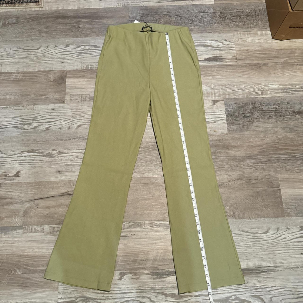ZARA HIGH WAISTED GREEN FLARE PANTS - NEW WITH TAG BUT HAS FLAWS! Size M.
